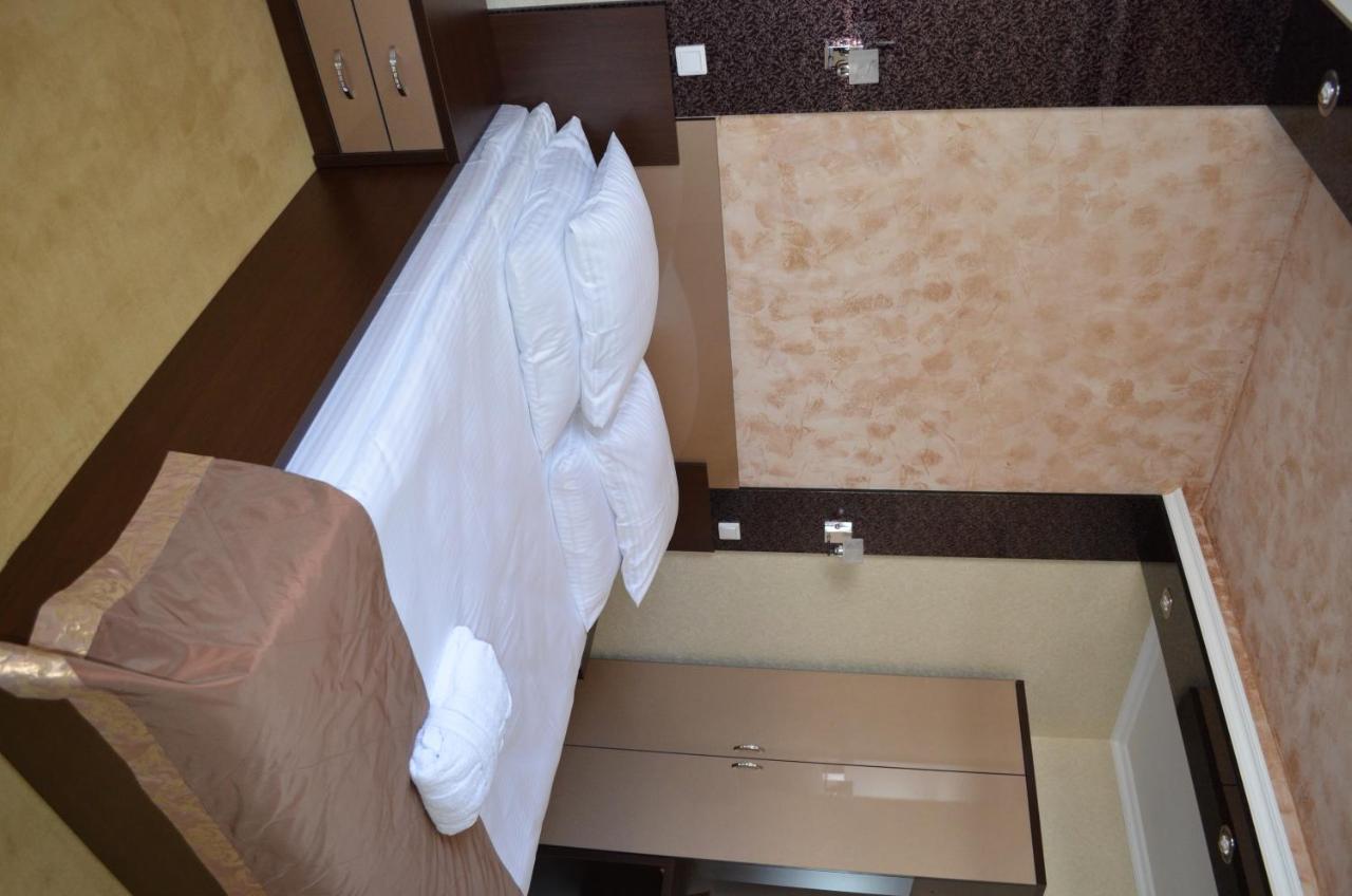 Mereke Hotel Ustʼ-Kamenogorsk エクステリア 写真