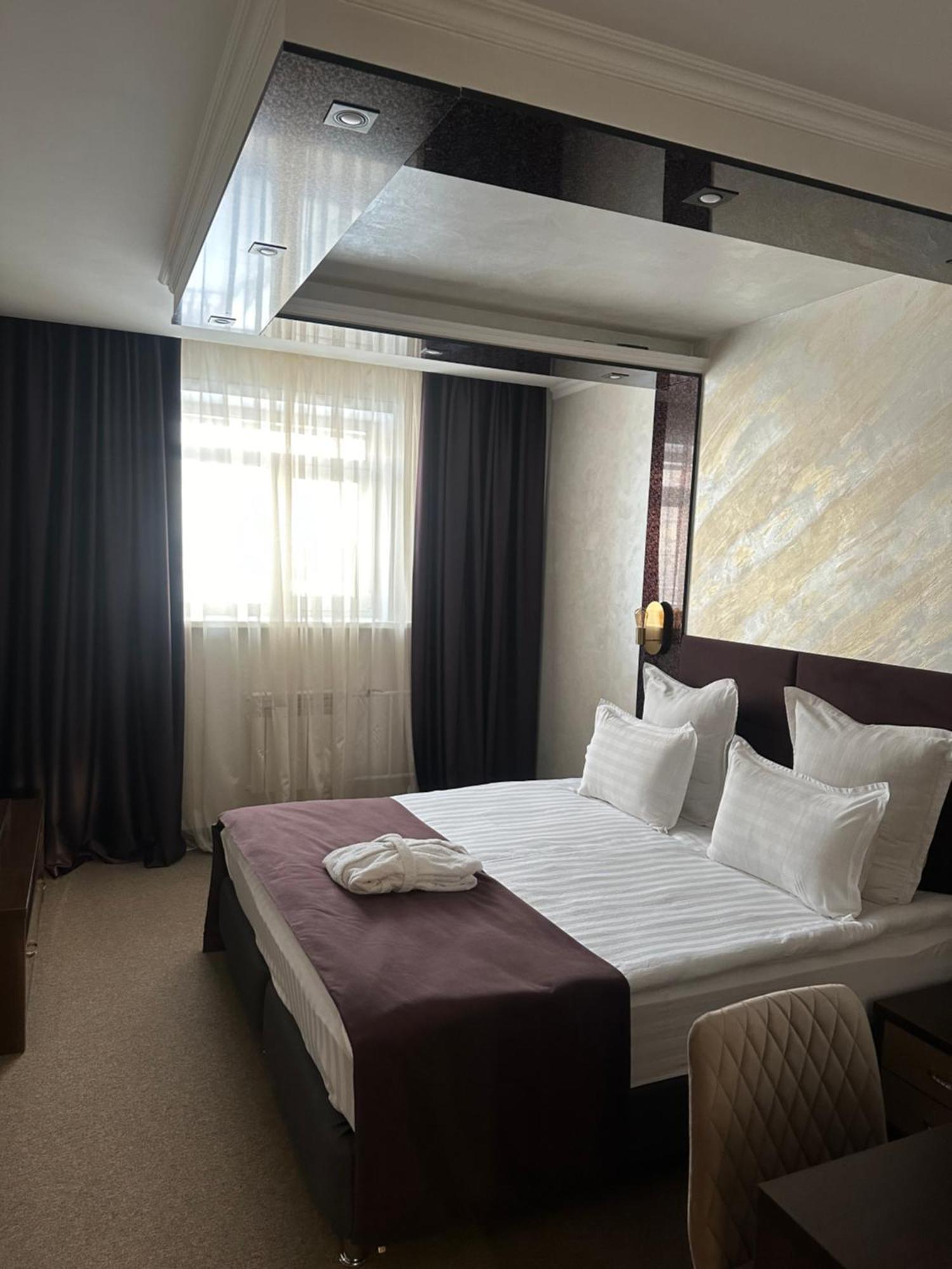 Mereke Hotel Ustʼ-Kamenogorsk エクステリア 写真