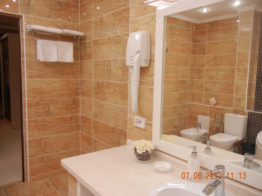 Mereke Hotel Ustʼ-Kamenogorsk 部屋 写真