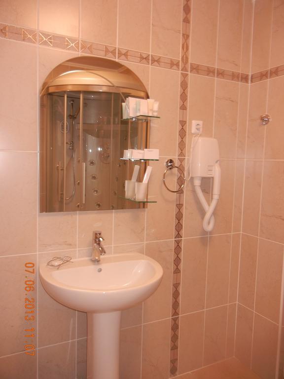 Mereke Hotel Ustʼ-Kamenogorsk 部屋 写真