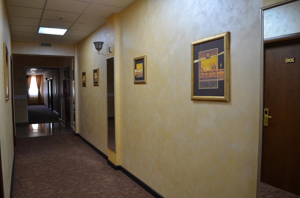 Mereke Hotel Ustʼ-Kamenogorsk エクステリア 写真
