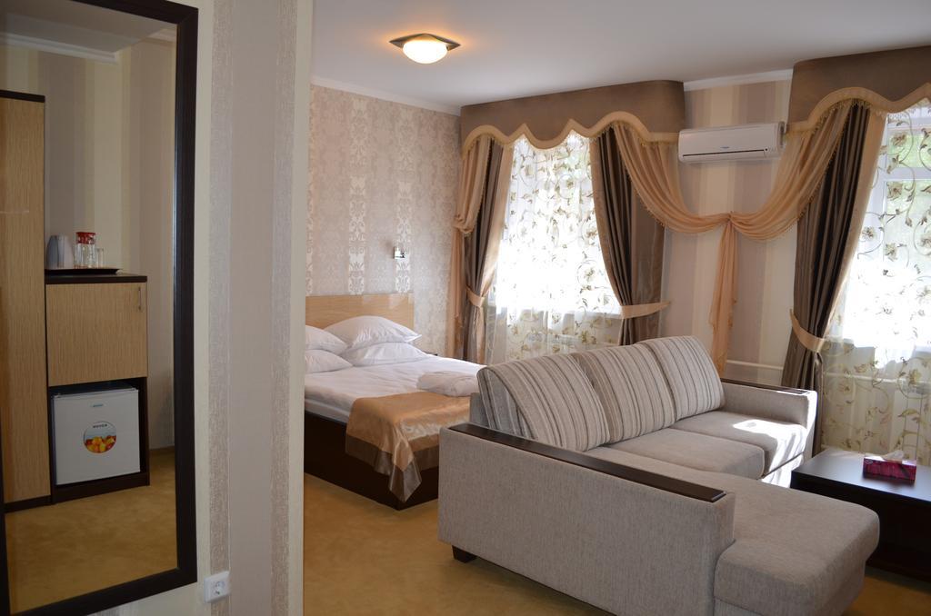 Mereke Hotel Ustʼ-Kamenogorsk 部屋 写真