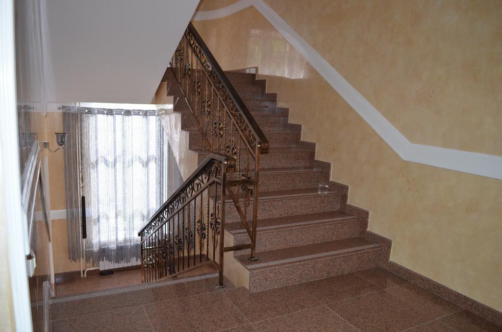 Mereke Hotel Ustʼ-Kamenogorsk エクステリア 写真