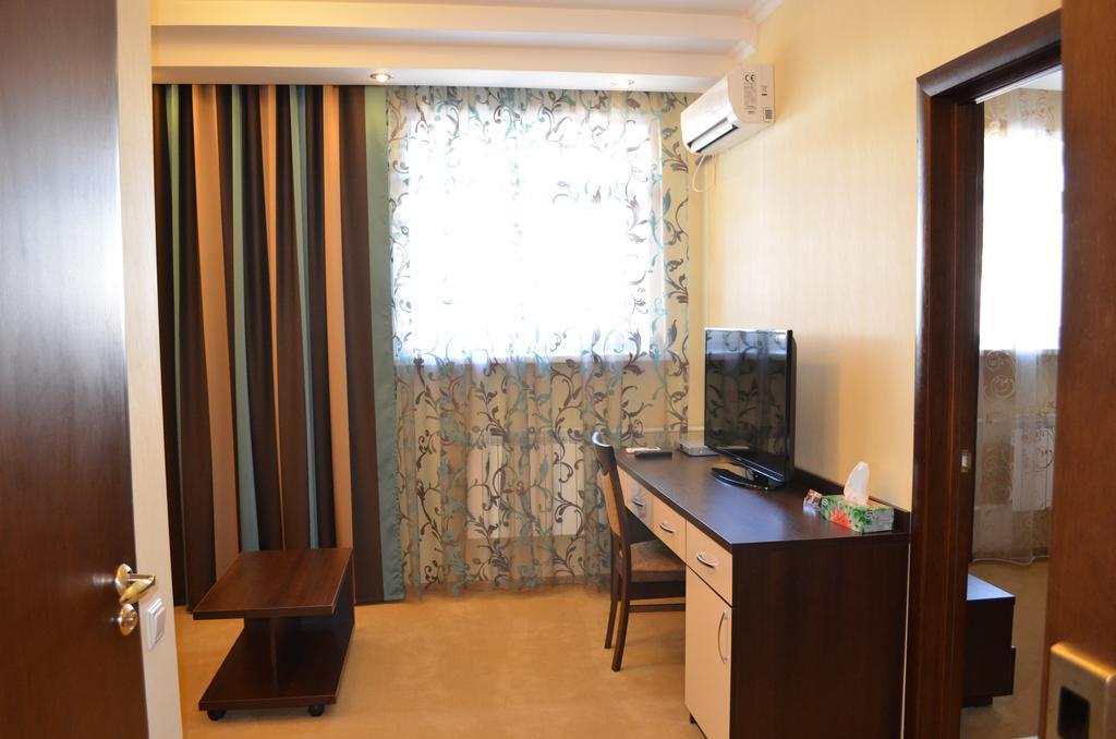 Mereke Hotel Ustʼ-Kamenogorsk 部屋 写真