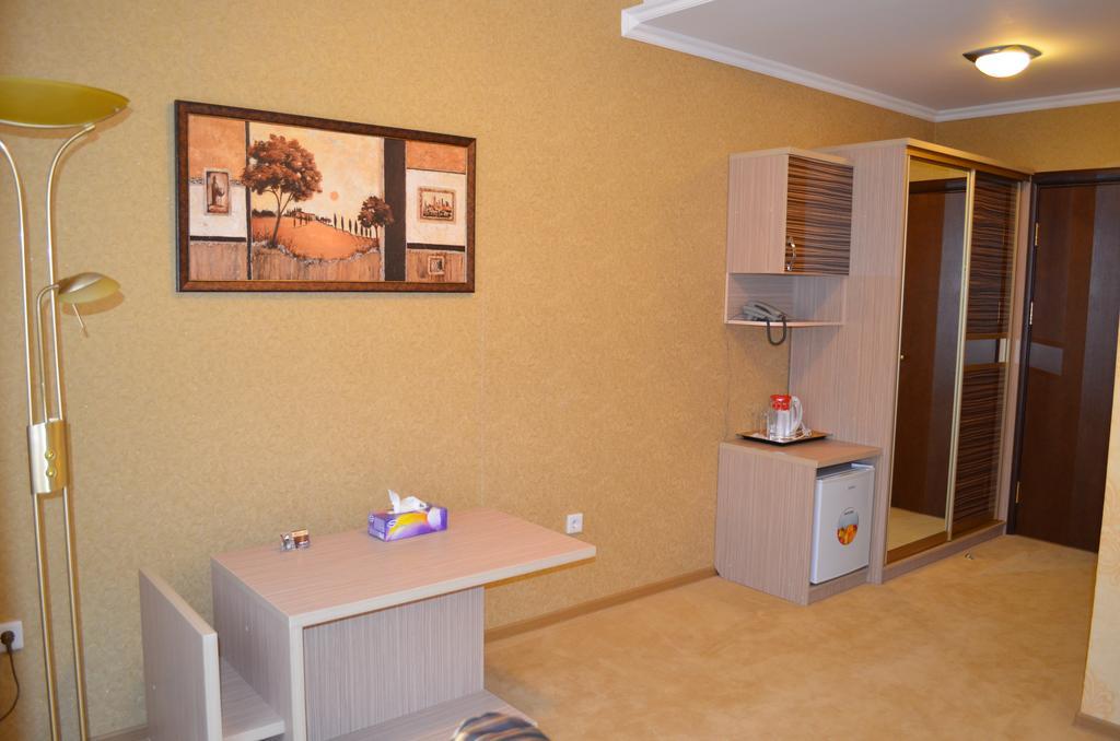 Mereke Hotel Ustʼ-Kamenogorsk 部屋 写真