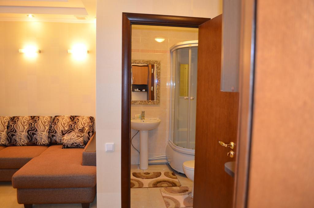 Mereke Hotel Ustʼ-Kamenogorsk エクステリア 写真