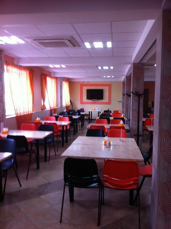 Mereke Hotel Ustʼ-Kamenogorsk エクステリア 写真