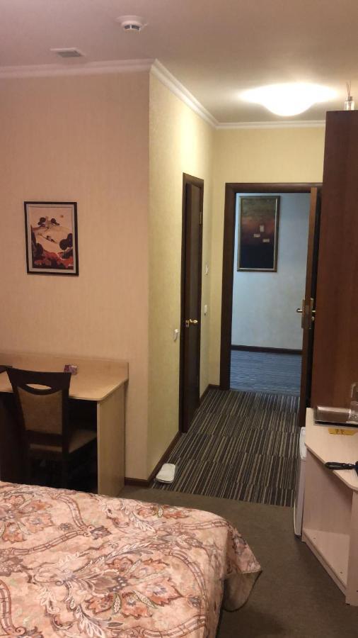 Mereke Hotel Ustʼ-Kamenogorsk エクステリア 写真