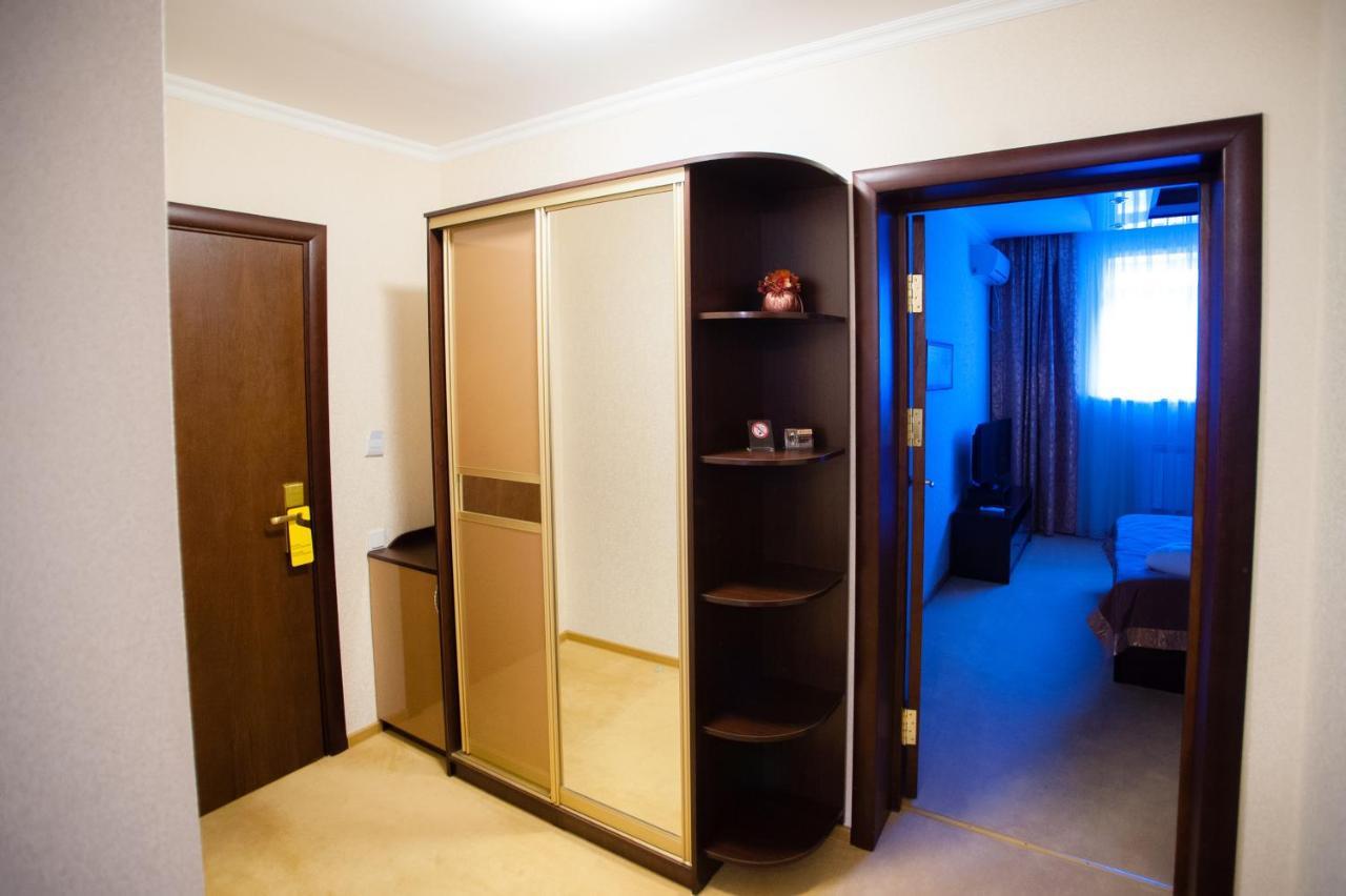 Mereke Hotel Ustʼ-Kamenogorsk エクステリア 写真